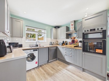 image of 2 Ellfield Close, 