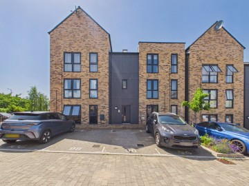 image of 98 Old Pump House Close , 